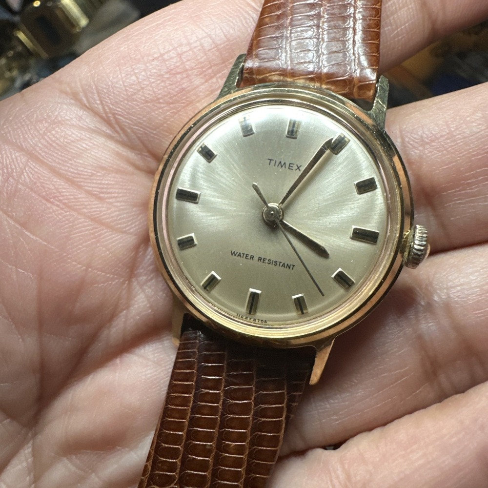 Vintage 1978 Timex Cavatina 30mm Ladies Watch - Runs/Ticks - Time Setting Repair